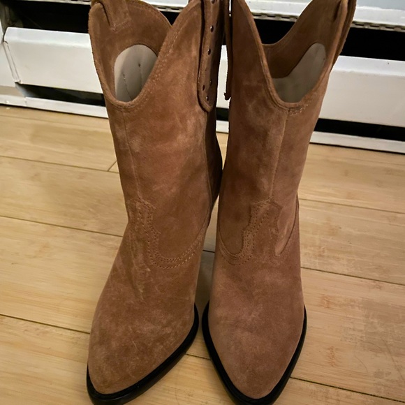 Paige size 6 booties - Picture 2 of 3